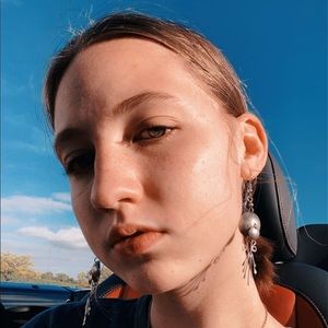 Meet your Posher, Abigail